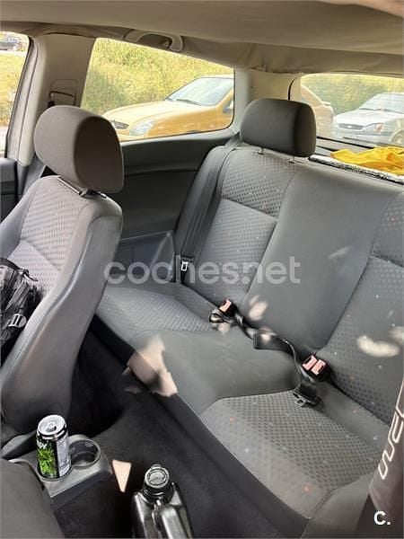 Usado VW Polo Highline 75 CV (55 kW) 2003 Gris / plata Berlina