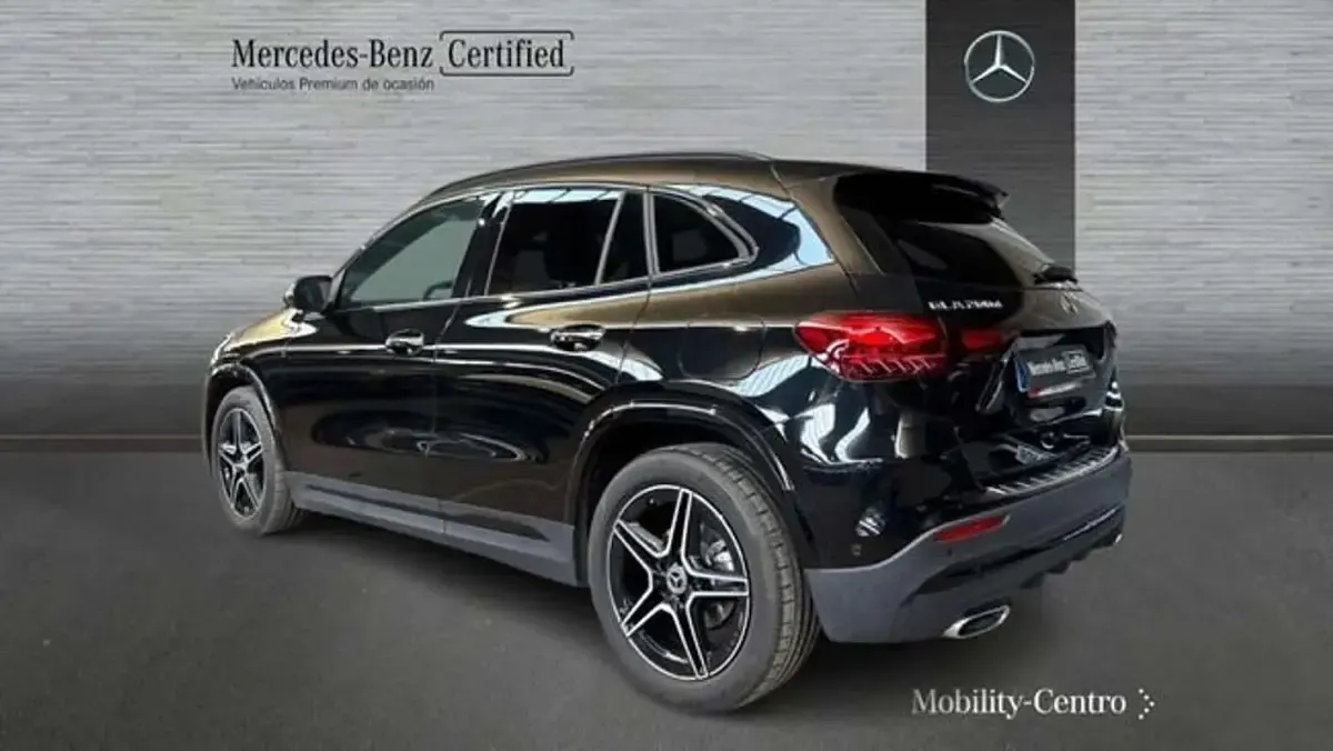 Usado Mercedes GLA200 150 CV (110 kW) 2025 Negro SUV