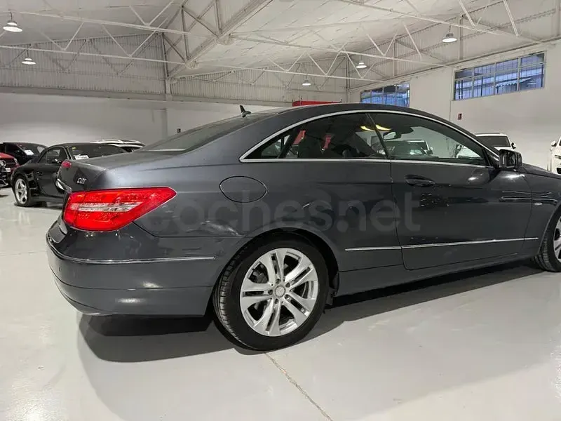 Usado Mercedes E250 Elegance 204 CV (150 kW) 2010 Gris / plata Coupe