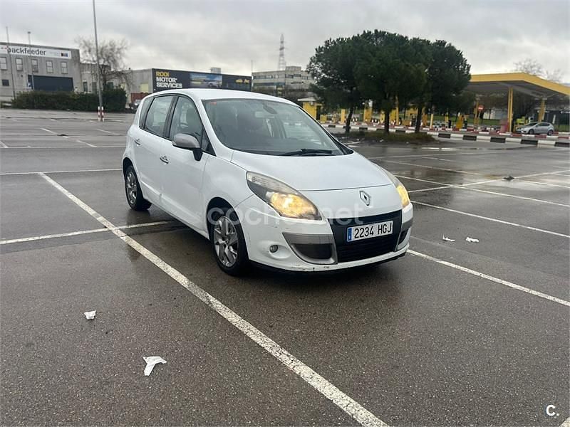 Usado Renault Scénic III 95 CV (69 kW) 2011 Blanco Monovolumen