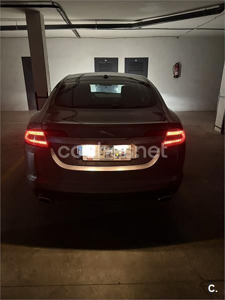 Usado Jaguar XF Luxury 240 CV (176 kW) 2011 Gris / plata Berlina