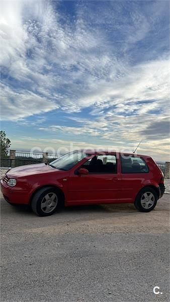 Rojo Usado 1999 VW Golf Conceptline Berlina | 3000 € (Precio justo) - Imagen 1/4