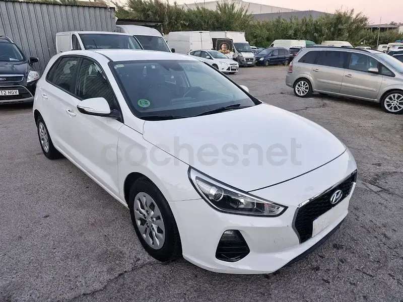 Usado Hyundai i30 95 CV (69 kW) 2018 Blanco Berlina