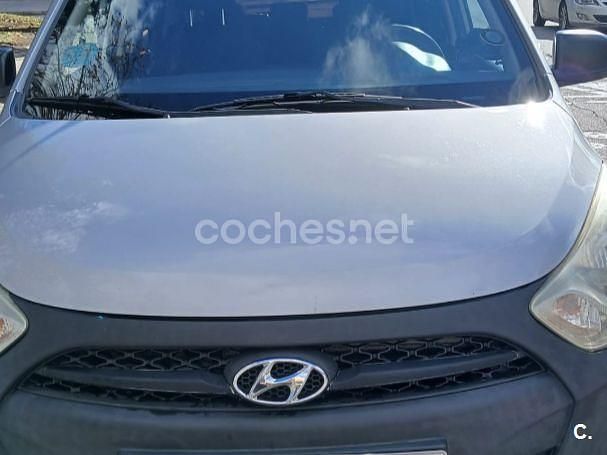 Usado Hyundai i10 Comfort 69 CV (50 kW) 2013 Gris / plata Utilitario