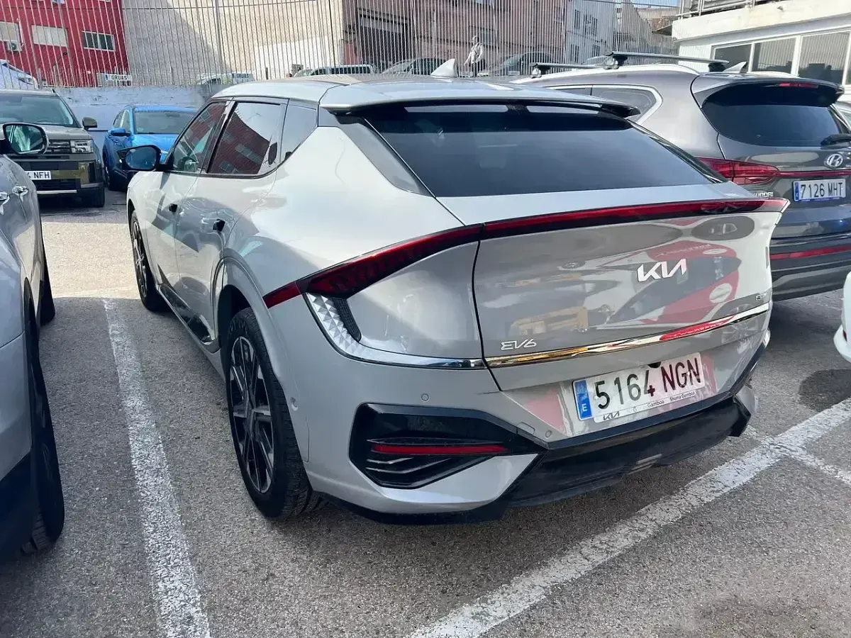 Usado Kia EV6 GT-Line 168 kW (229 CV) 2025 Gris SUV