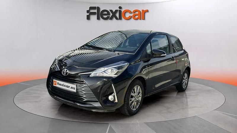 Usado Toyota Yaris Active 111 CV (81 kW) 2017 Negro Utilitario