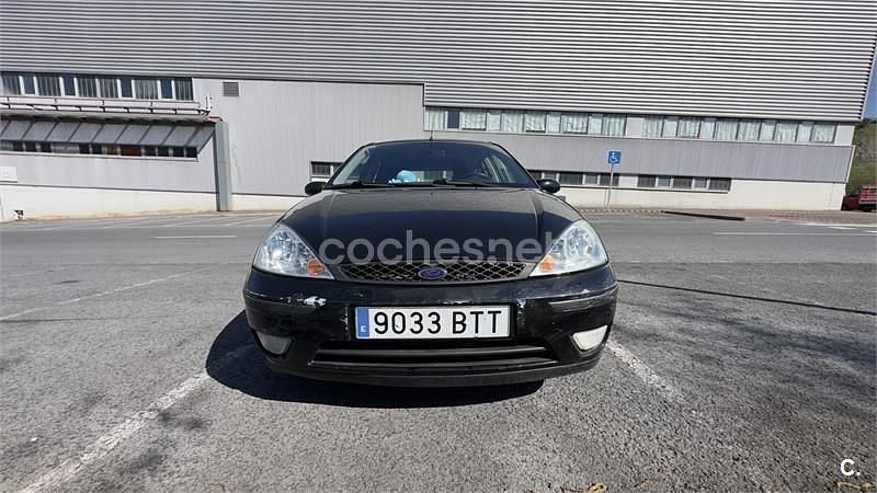 Usado Ford Focus Ghia 90 CV (66 kW) 2002 Negro Berlina