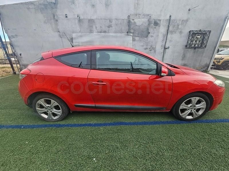 Usado Renault Mégane Expression 105 CV (77 kW) 2009 Rojo Berlina