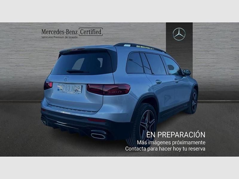 Usado Mercedes GLB200 150 CV (110 kW) 2025 Plata hightech (metalizado) SUV