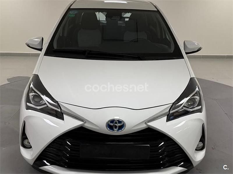 Usado Toyota Yaris Hybrid Active 100 CV (73 kW) 2019 Blanco Berlina