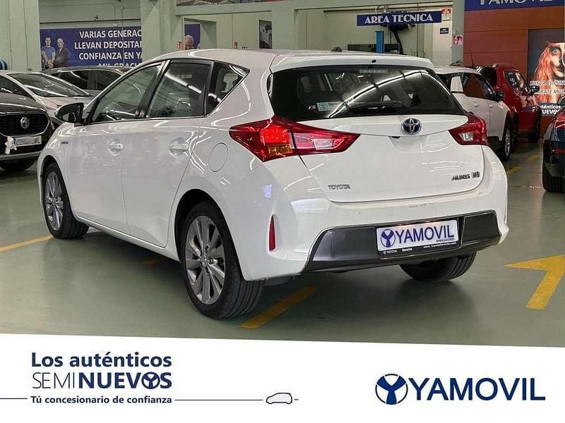 Usado Toyota Auris Hybrid Active 136 CV (100 kW) 2015 Blanco Utilitario