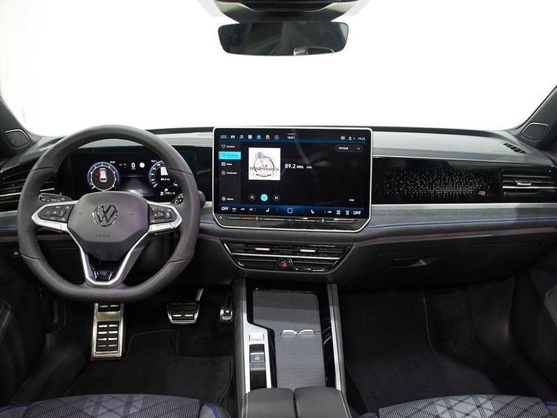 Usado VW Passat R-line 150 CV (110 kW) 2024 Familiar