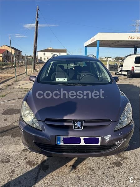 Usado Peugeot 307 110 CV (80 kW) 2004 Violeta / lila Familiar