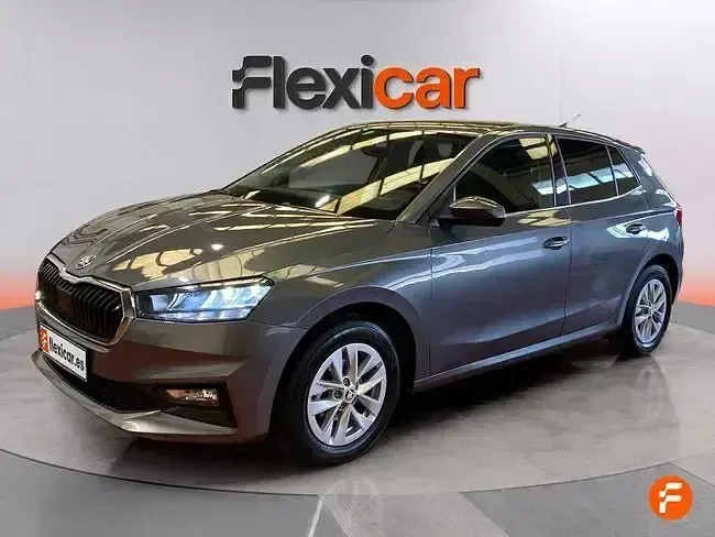 Usado Skoda Fabia Essence 95 CV (69 kW) 2025 Gris Utilitario