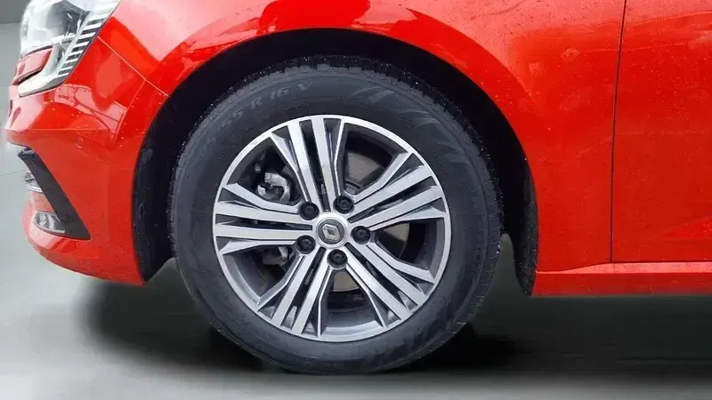 Usado Renault Mégane Zen 160 CV (117 kW) 2021 Rojo Berlina