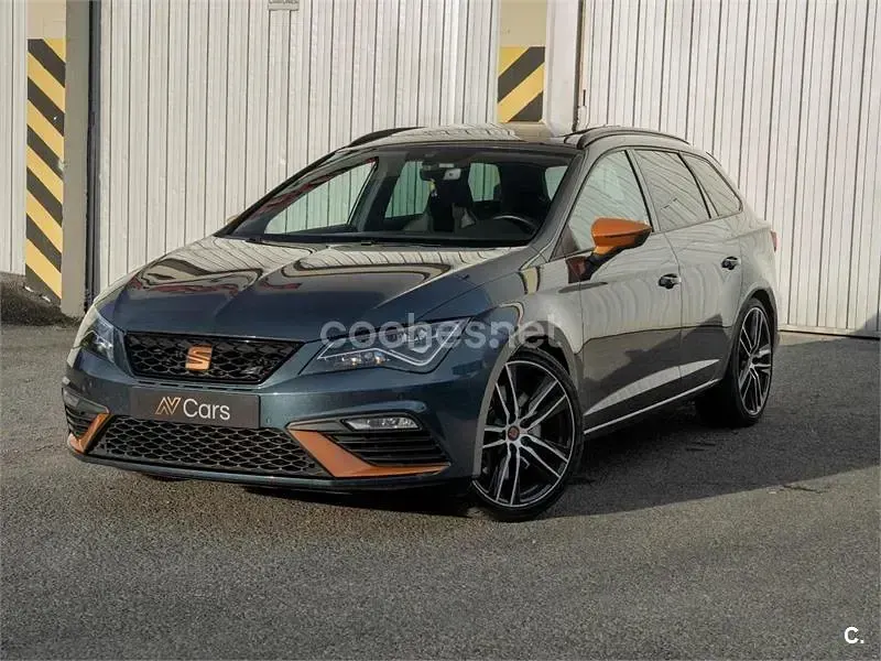 Usado Seat Leon ST 4Drive 300 CV (220 kW) 2019 Gris / plata Familiar