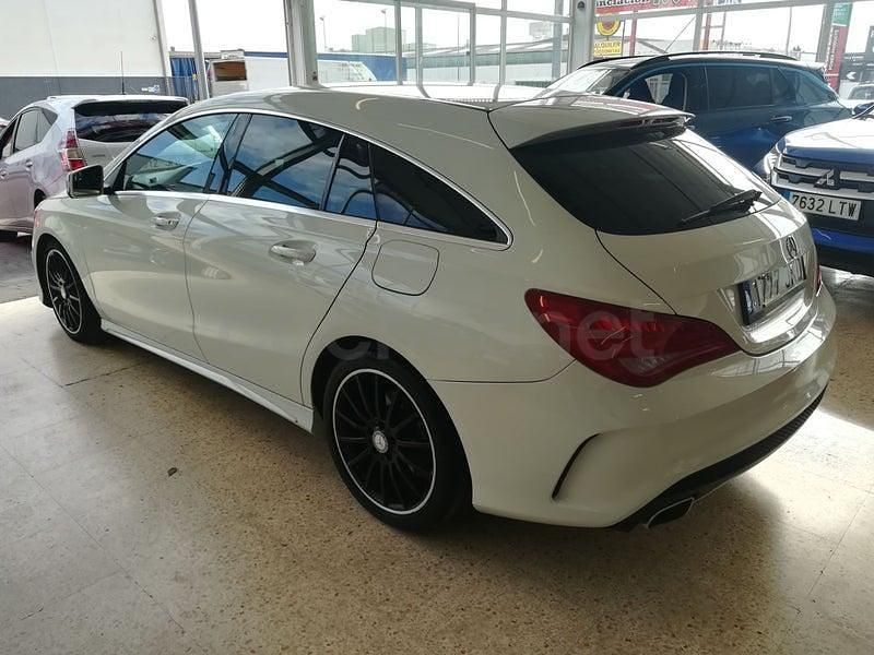 Usado Mercedes CLA200 Shooting Brake AMG line 136 CV (100 kW) 2015 Blanco Familiar