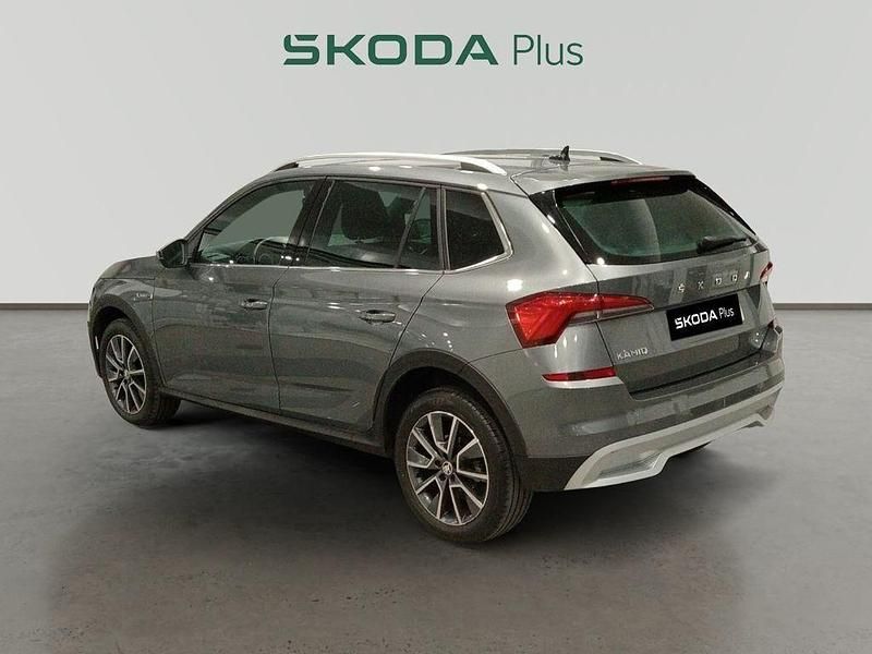 Usado Skoda Kamiq 110 CV (80 kW) 2022 Gris SUV