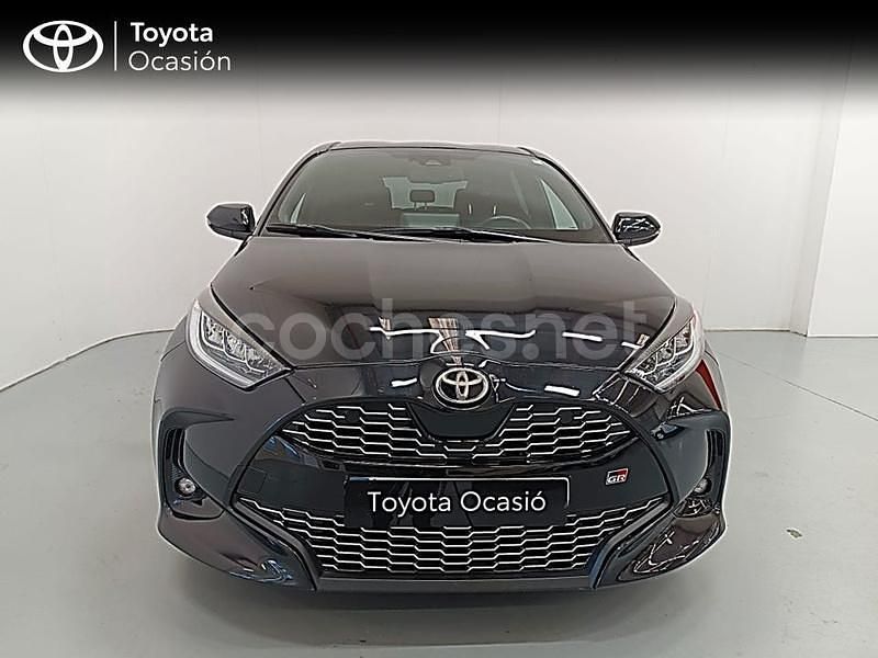 Usado Toyota Yaris Hybrid Sport 116 CV (85 kW) 2022 Negro Berlina