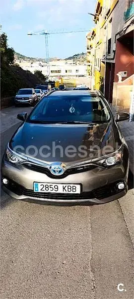 Usado Toyota Auris Hybrid Active 136 CV (100 kW) 2017 Beige Familiar