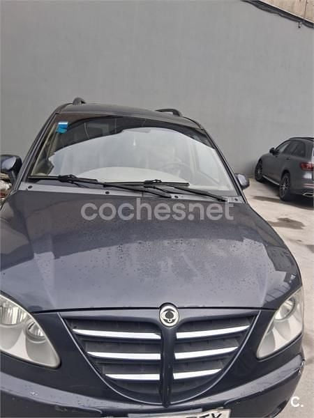 Usado Ssangyong (KGM) Rodius Limited 165 CV (121 kW) 2007 Negro Monovolumen
