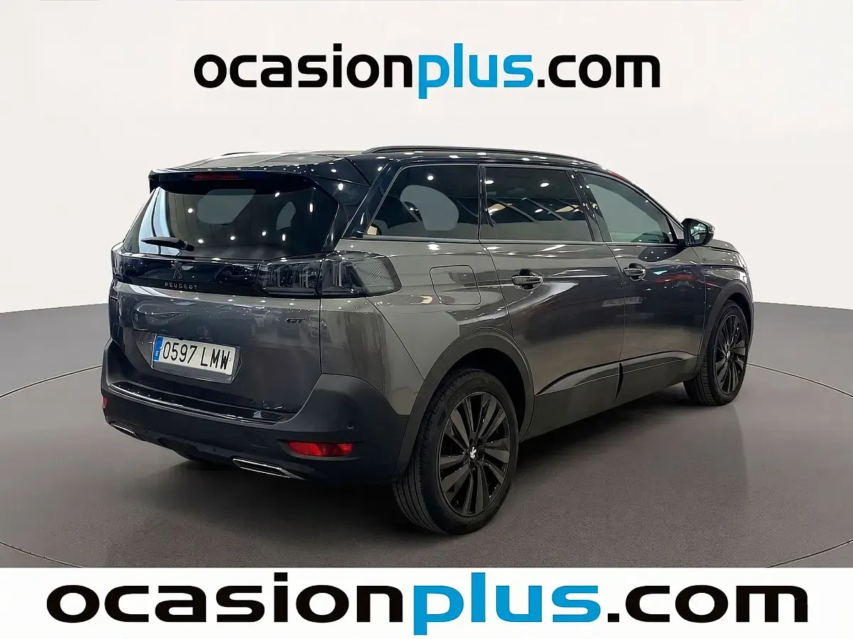 Usado Peugeot 5008 GT 181 CV (133 kW) 2021 Gris plata Monovolumen