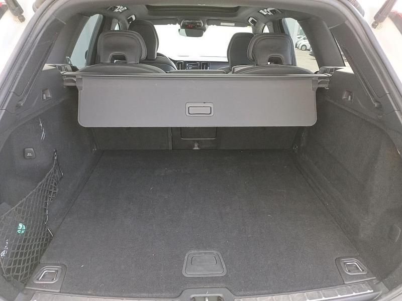 Usado Volvo XC60 R-Design 235 CV (172 kW) 2020 SUV