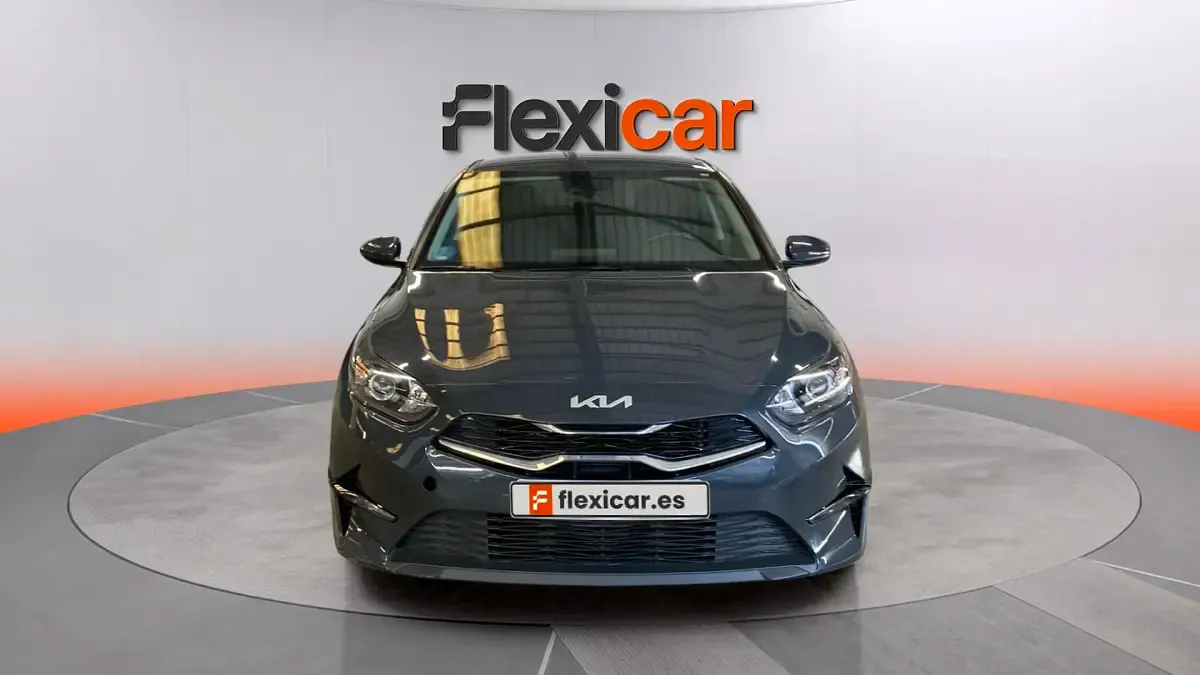Usado Kia Ceed 136 CV (100 kW) 2023 Gris Utilitario