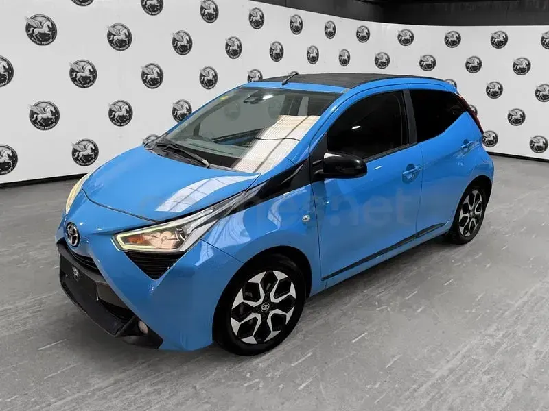 Usado Toyota Aygo X-clusiv 72 CV (52 kW) 2018 Azul Utilitario