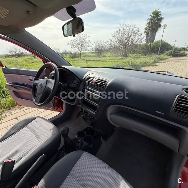 Usado Kia Picanto LX 65 CV (47 kW) 2005 Rojo Utilitario