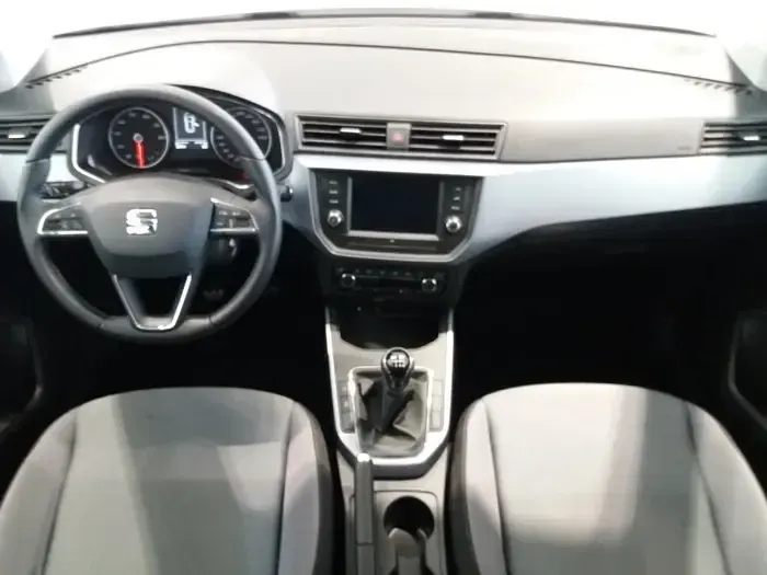 Usado Seat Arona Style 115 CV (84 kW) 2024 Gris plata SUV
