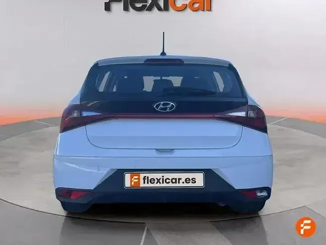 Usado Hyundai i20 101 CV (74 kW) 2022 Blanco Utilitario