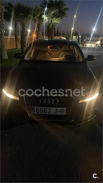 Usado Audi A4 120 CV (88 kW) 2012 Negro Berlina
