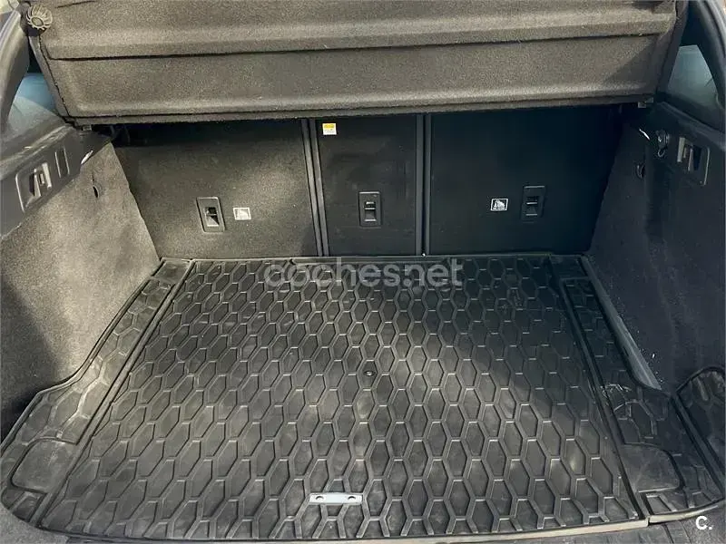 Usado Jaguar F-Pace Prestige 240 CV (176 kW) 2018 Gris / plata SUV