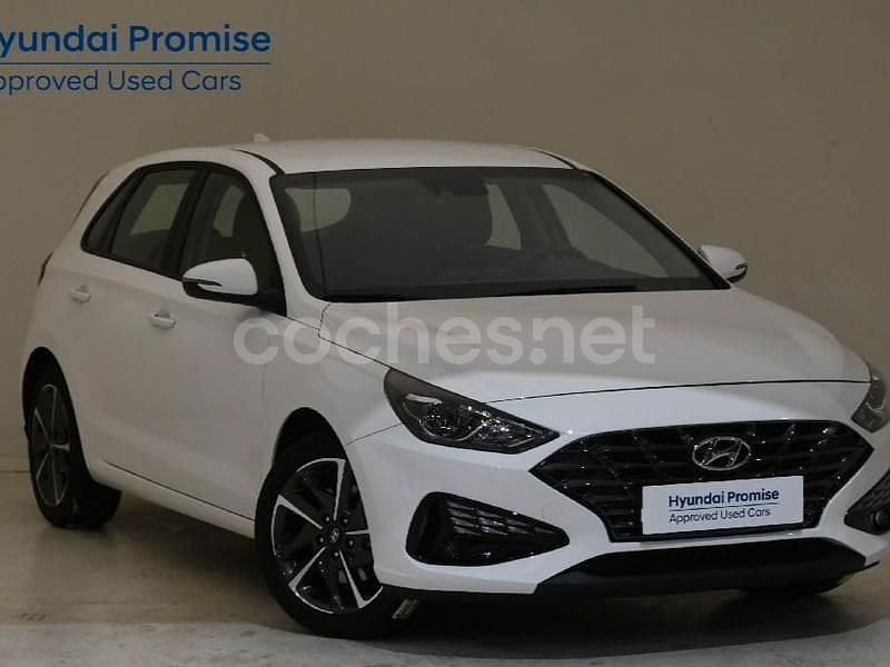 Usado Hyundai i30 110 CV (80 kW) 2024 Blanco Berlina