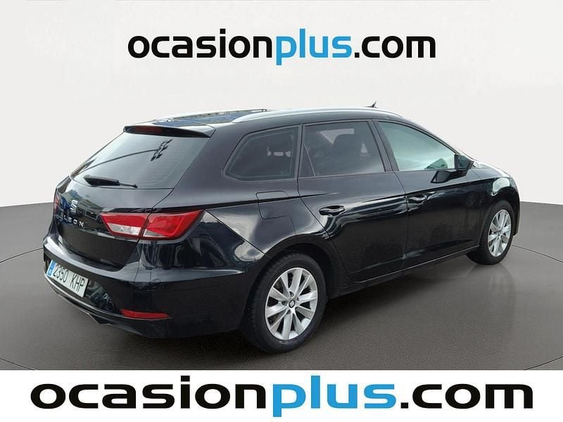 Usado Seat Leon Style 110 CV (80 kW) 2018 Negro Monovolumen