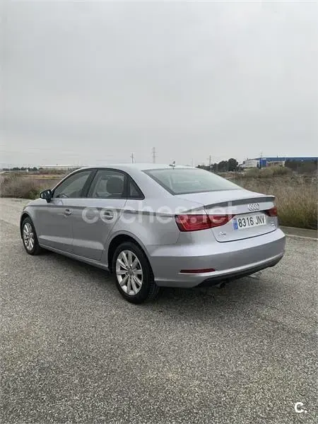 Usado Audi A3 Advanced 110 HP (80 kW) 2016 Cinzento Sedan