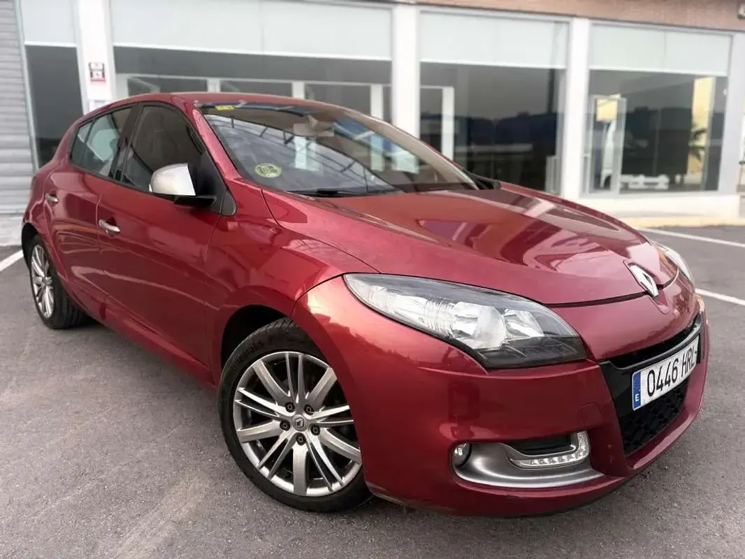 Usado Renault Mégane GT GT 95 CV (69 kW) 2013 Rojo Coupe