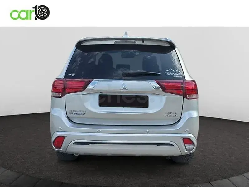 Usado Mitsubishi Outlander P-HEV 224 CV (164 kW) 2020 Gris / plata SUV