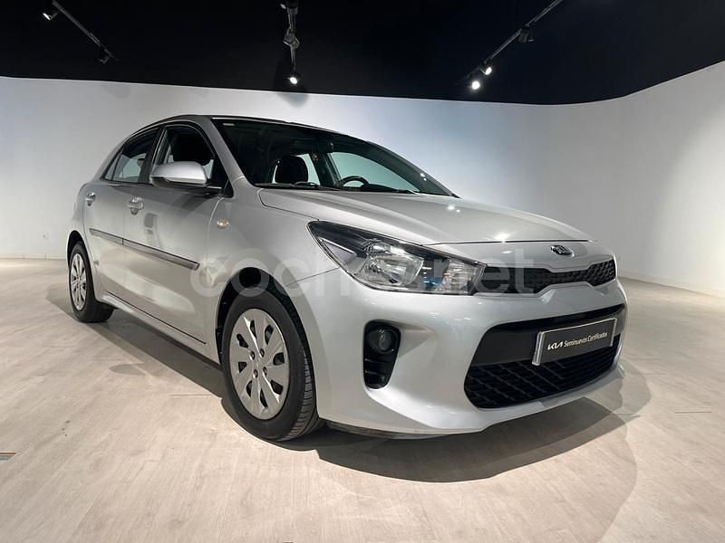 Gris / plata Usado 2017 Kia Rio Plus Berlina | 11.400 € (Precio justo) - Imagen 1/4