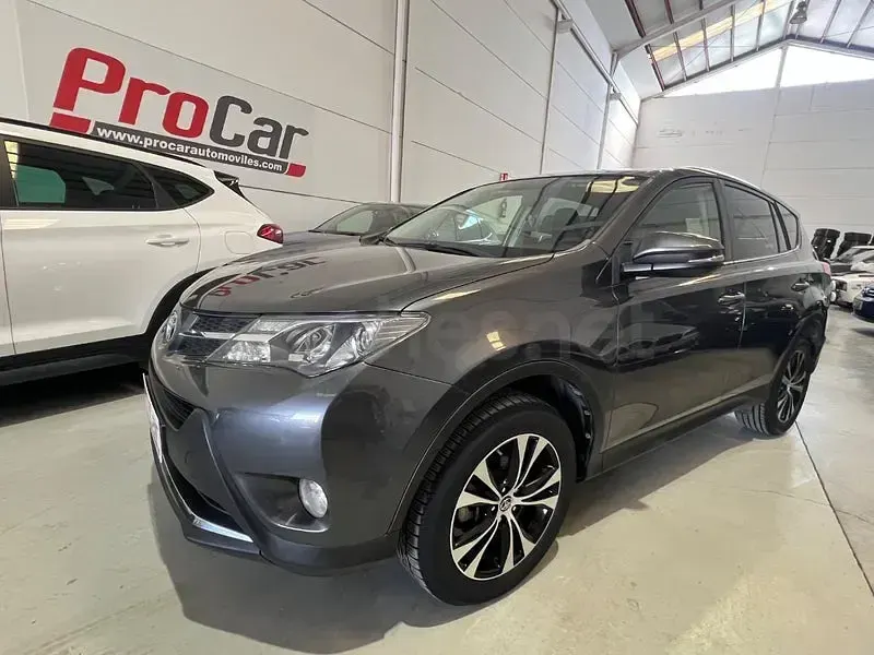 Usado Toyota RAV4 Advance 124 CV (91 kW) 2014 Gris / plata SUV