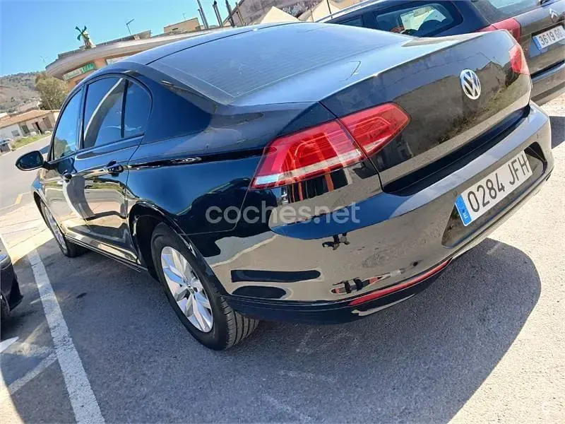 Usado VW Passat Advance 120 CV (88 kW) 2016 Negro Berlina