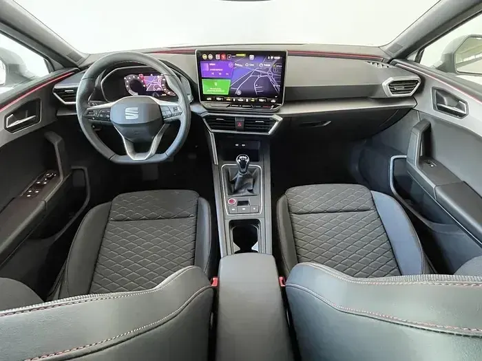 Usado Seat Leon FR 116 CV (85 kW) 2025 Rojo Berlina