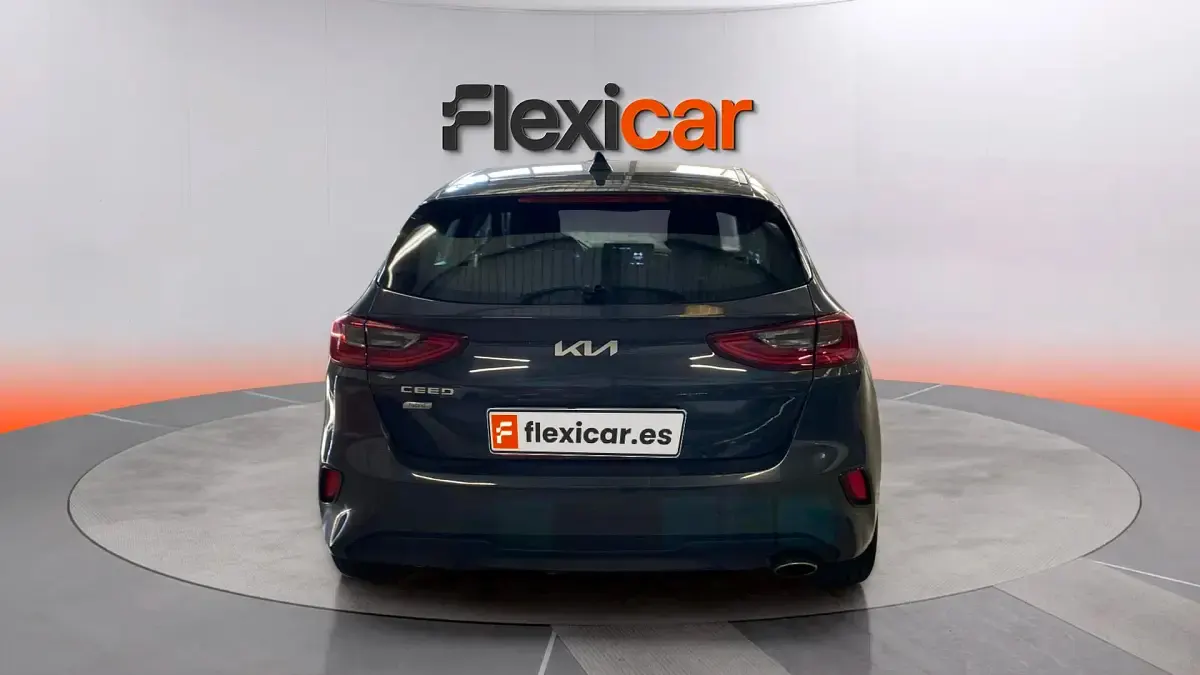 Usado Kia Ceed 136 CV (100 kW) 2023 Gris Utilitario