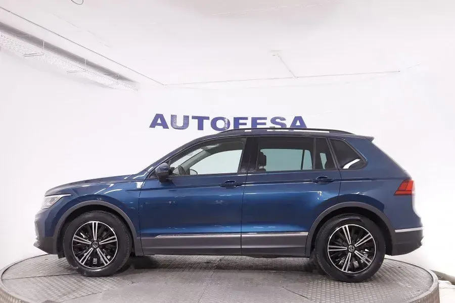 Usado VW Tiguan Life 150 CV (110 kW) 2022 Azul SUV
