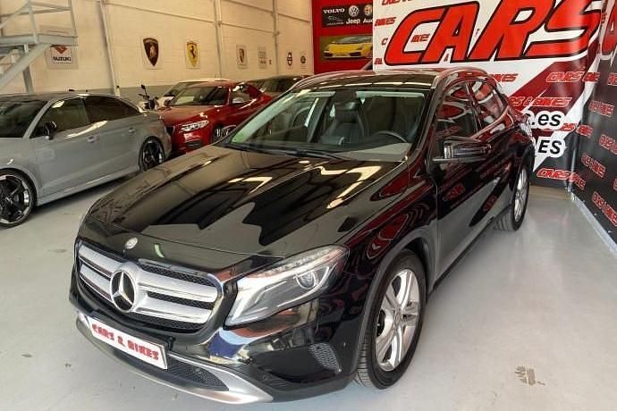 Usado Mercedes GLA200 Urban 156 CV (114 kW) 2015 Negro SUV