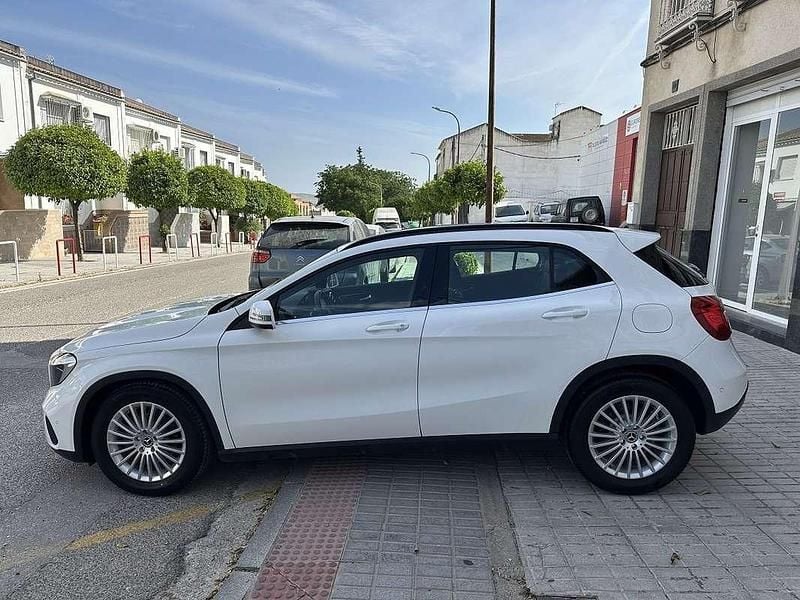 Usado Mercedes GLA220 163 CV (119 kW) 2018 Blanco SUV