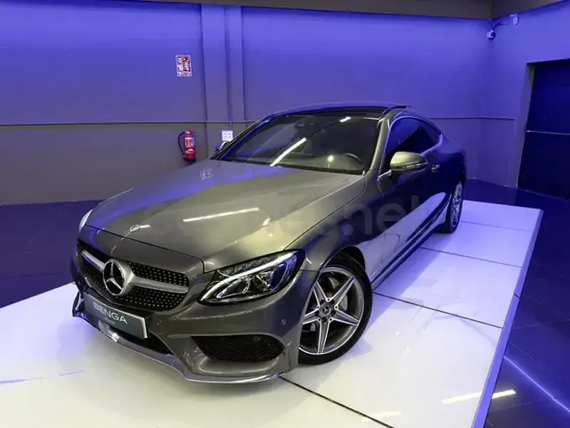 Usado Mercedes C220 170 CV (125 kW) 2018 Gris / plata Coupe