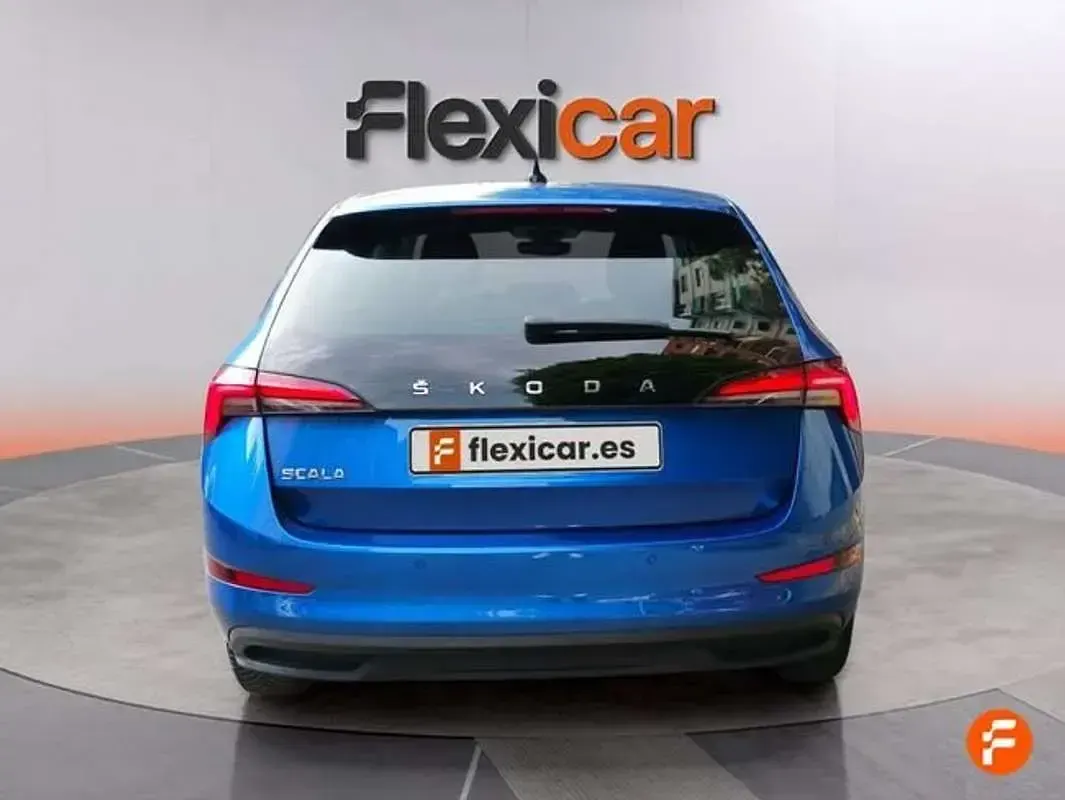 Usado Skoda Scala Ambition 95 CV (69 kW) 2021 Azul Utilitario