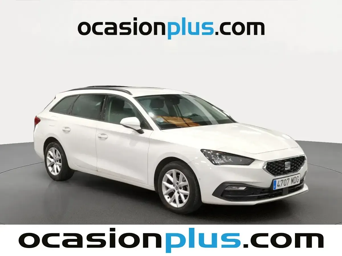 Usado Seat Leon Style 110 CV (80 kW) 2023 Blanco Familiar